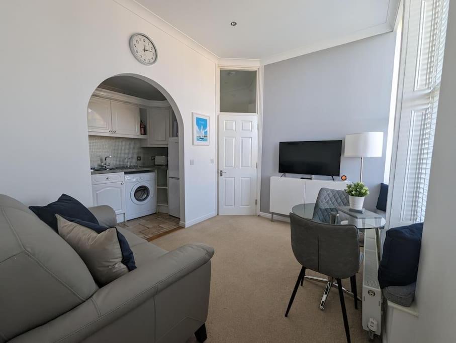 1 Bed Apartment - Sea View Shanklin Exterior photo