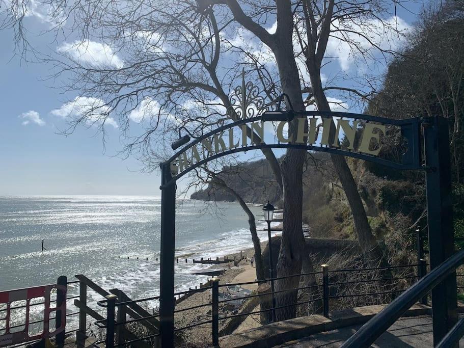 1 Bed Apartment - Sea View Shanklin Exterior photo