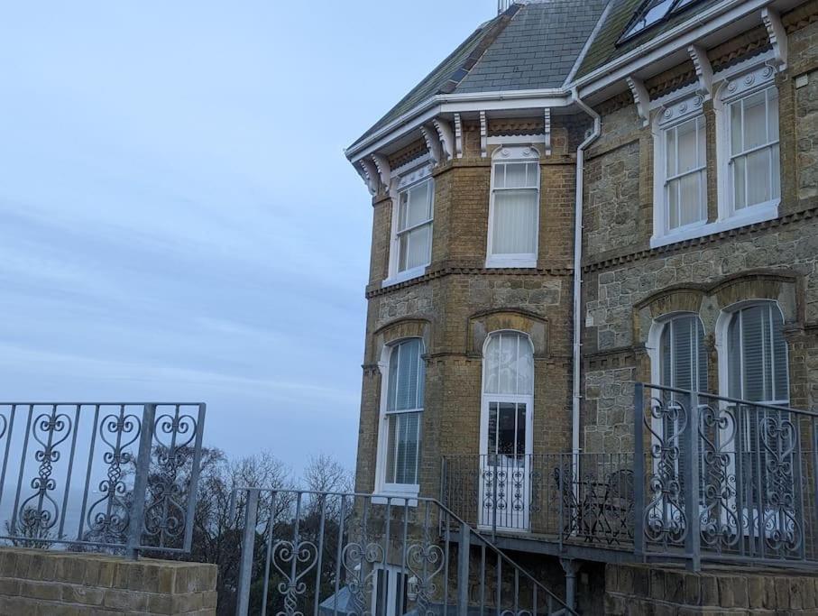 1 Bed Apartment - Sea View Shanklin Exterior photo